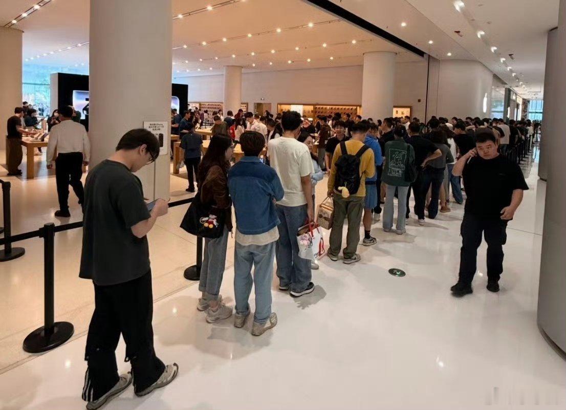iPhone18ProMax加价二三百现在用户换机早就不是为常规性能升级买单了，