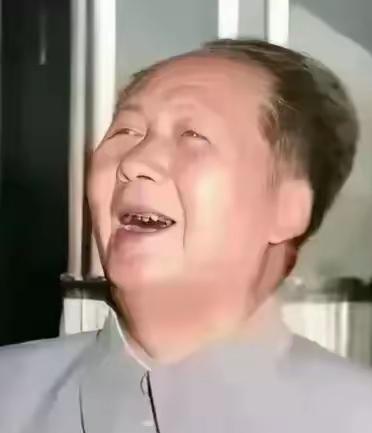 伟不伟大不用喊口号，你看毛主席看到人民当家做主时的笑容就懂——那甜不是装的，是打