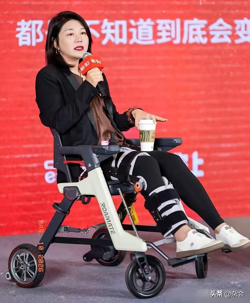 杨天真瘦了50多斤，说是靠运动，其实是靠“科技与狠活”。
切胃是实打实的物理外挂