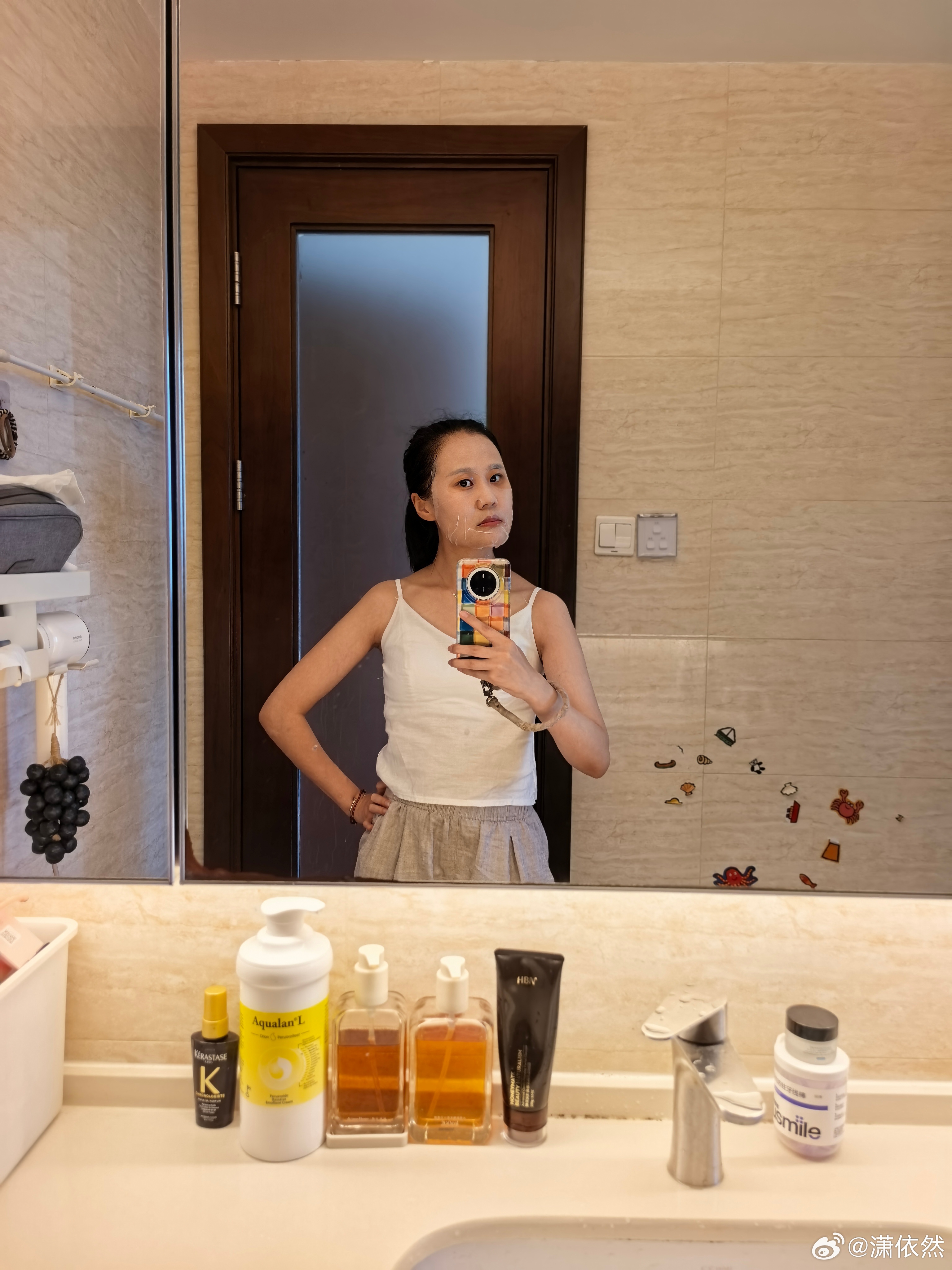闺女出去上课了，小娃也睡觉了此时此刻就是暑假妈妈的幸福时光啊开心的打扫卫生+敷面