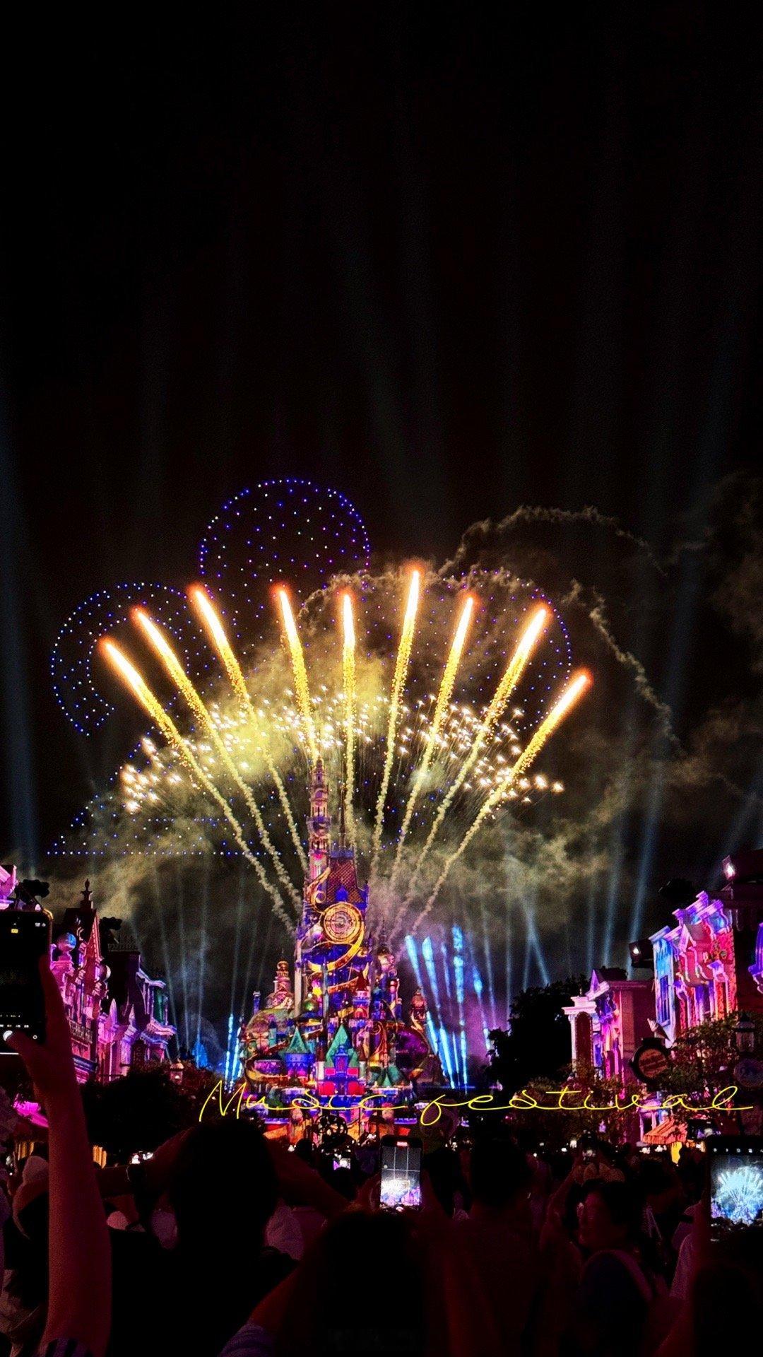 秋天是倒放的春天 🍂  ​​​