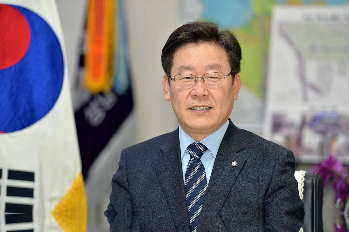 上台不过一年有余，韩国总统李在明的支持率便已从巅峰时期的万众期待，急转直下，跌至