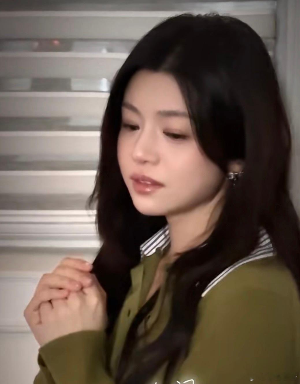 陈妍希回应参加微博之夜陈妍希也许不是最美的，但她美得很有辩识度。娇俏甜美中带一点