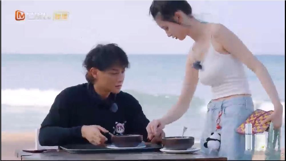 黄子韬鼓励型男友 徐艺洋在民宿做奶茶，黄子韬的夸奖跟连环炮似的，“好厉害”“太漂