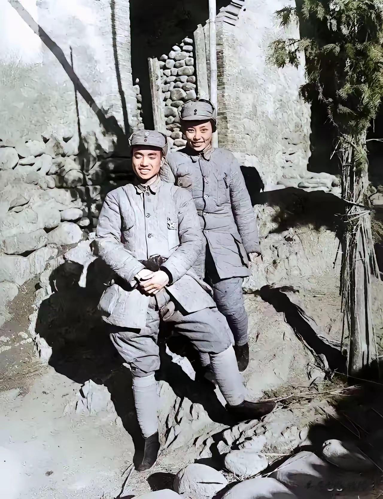 八路军将士穿的衣服，都是一些土布衣服，虽然极其简朴，但是他们穿在身上，感觉也非常