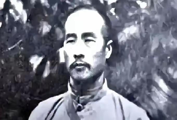 韩复榘被枪决，郑洞国上门抄家，其妻一举动令军官当场动容
 
韩复榘遭蒋介石处决后