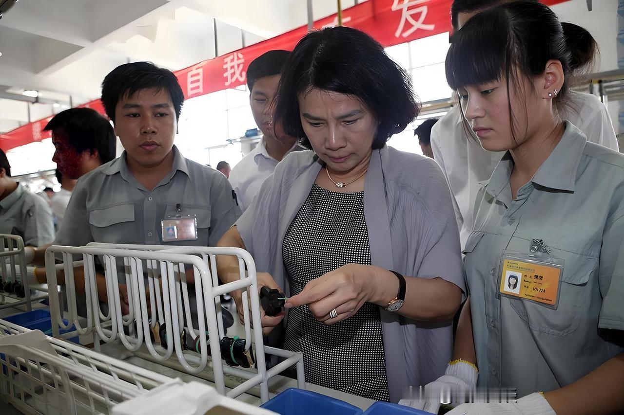 董明珠这一回，简直是把职业教育的老底都给彻底掀翻了！
每年几百万初、高中落榜生，