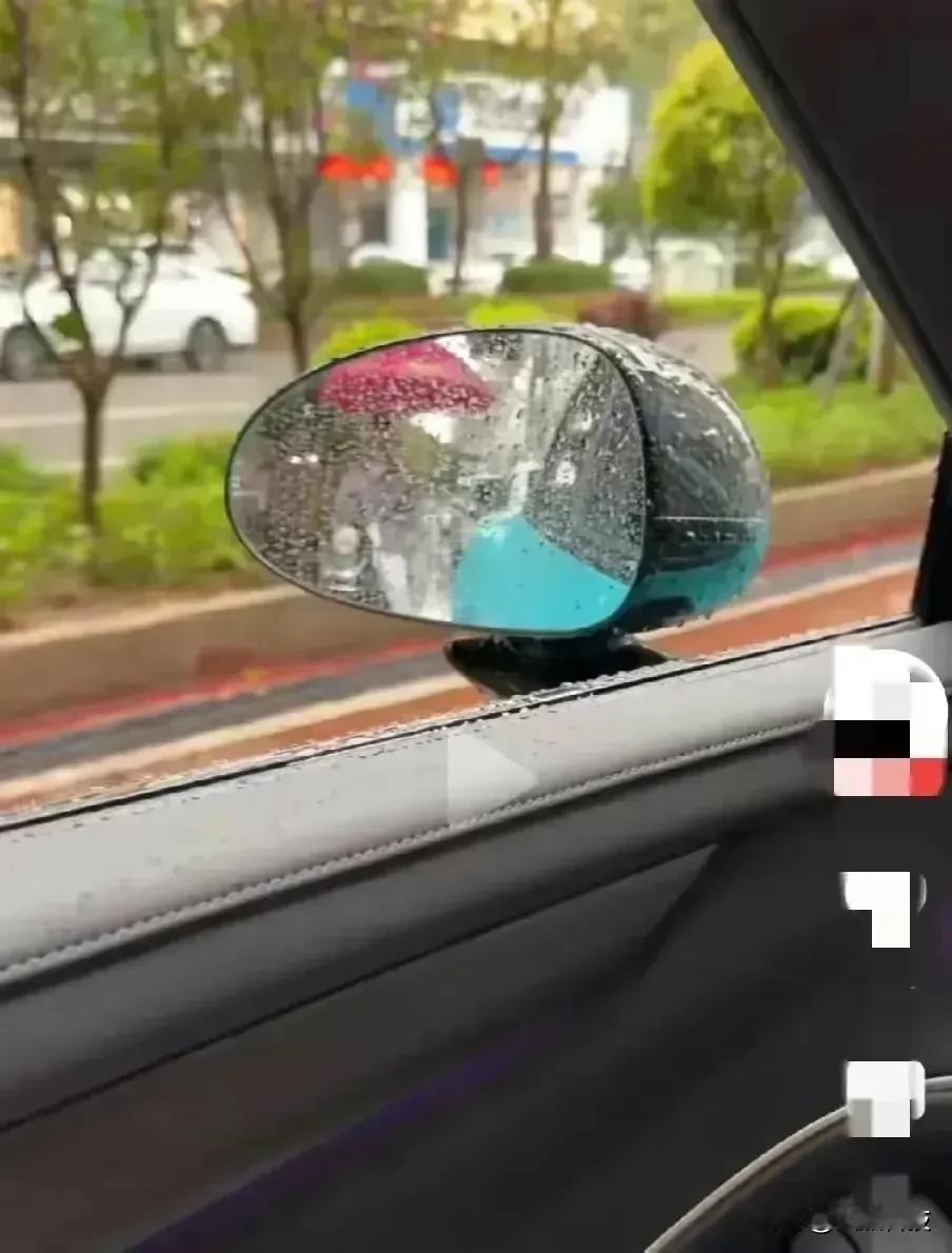 #小米su7汽车，未来前景如何？# 小米su7当初设计成无边框倒车镜，用户下雨天