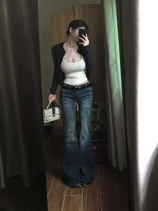 蓝白色系穿搭尊的很随性气质美女感唉～