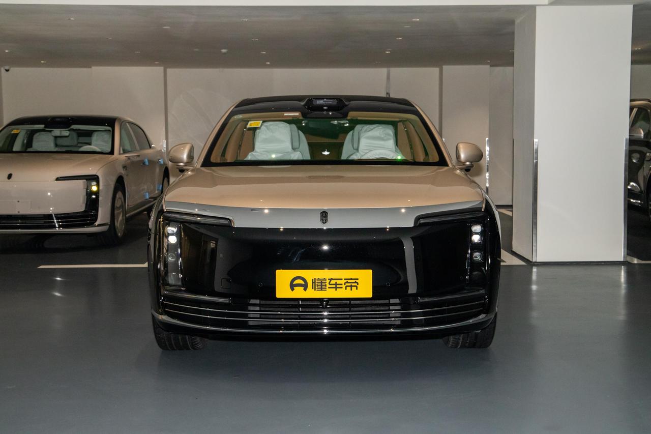 尊界 S800 依靠智能生态、硬件配置、灵活的增程路线，抓住新能源转型窗口期，实