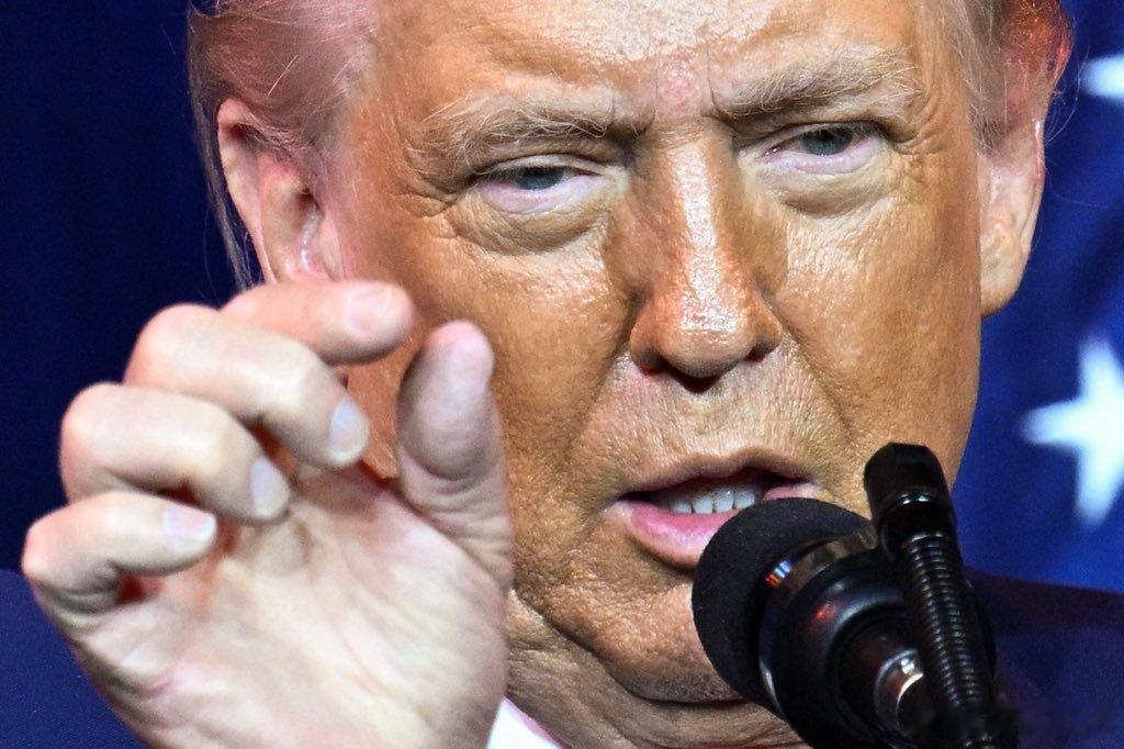 欧媒，泽连斯基表示，他已受美国唐纳德·特朗普邀请加入“和平委员会”，但在俄和白俄