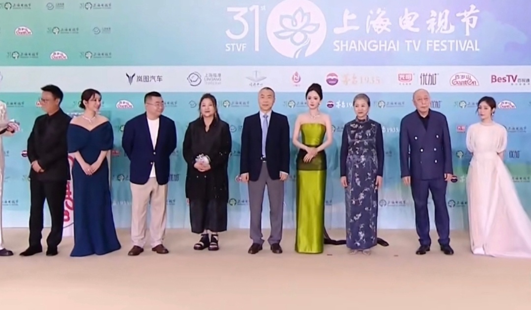 生万物剧组现身红毯～ 