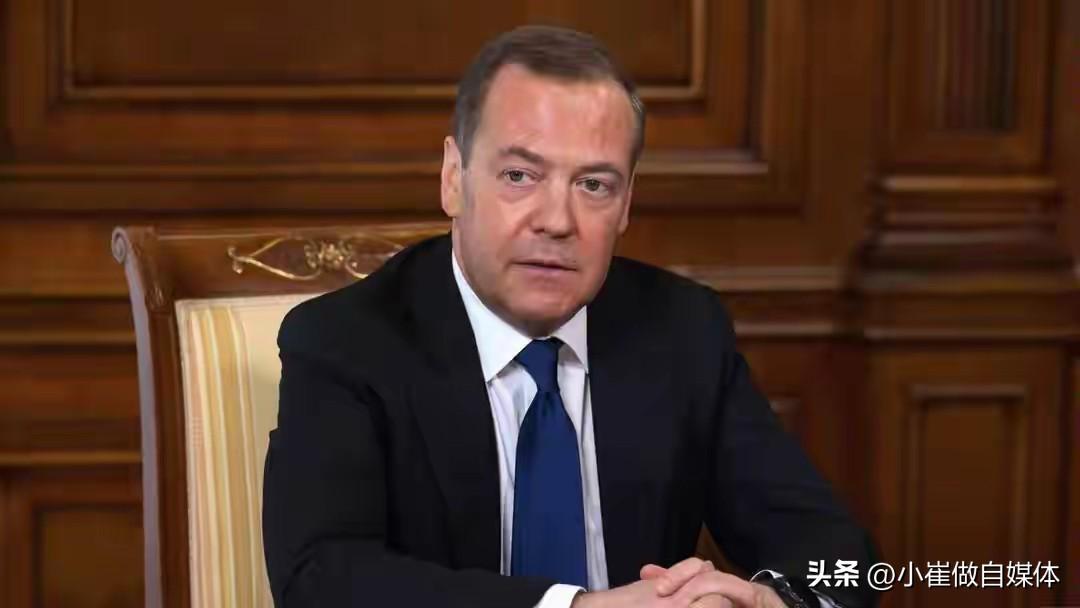 梅德韦杰夫说了一句大实话！美国的军事基地根本就不是保护海湾国家！

3月7日，梅