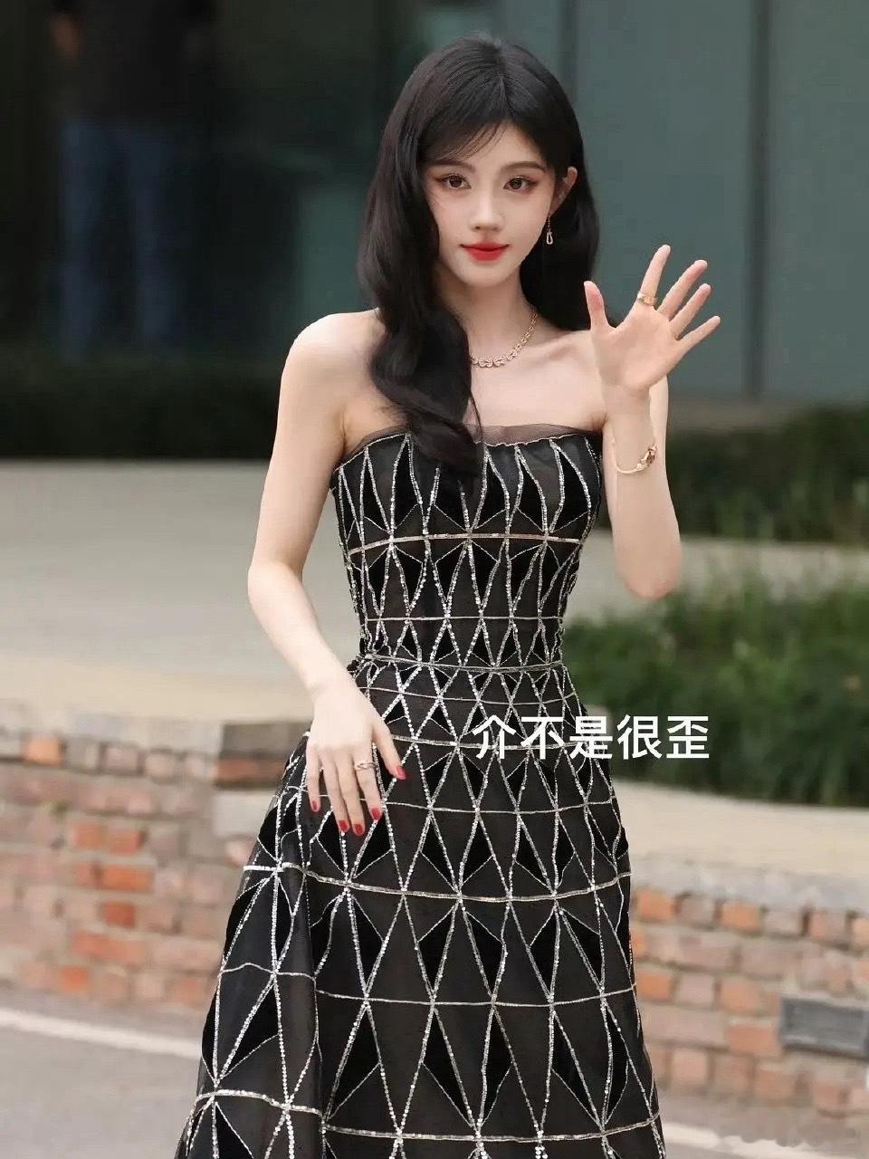 鞠婧祎时尚芭莎红毯生图状态怎么样 ​​​