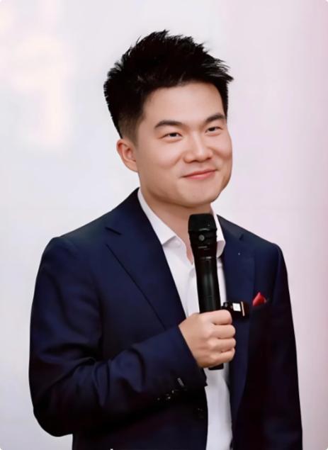 董宇辉说：“你穿的再好，别人也只会多看你一眼，如果你书读的漂亮，别人会高看你一生