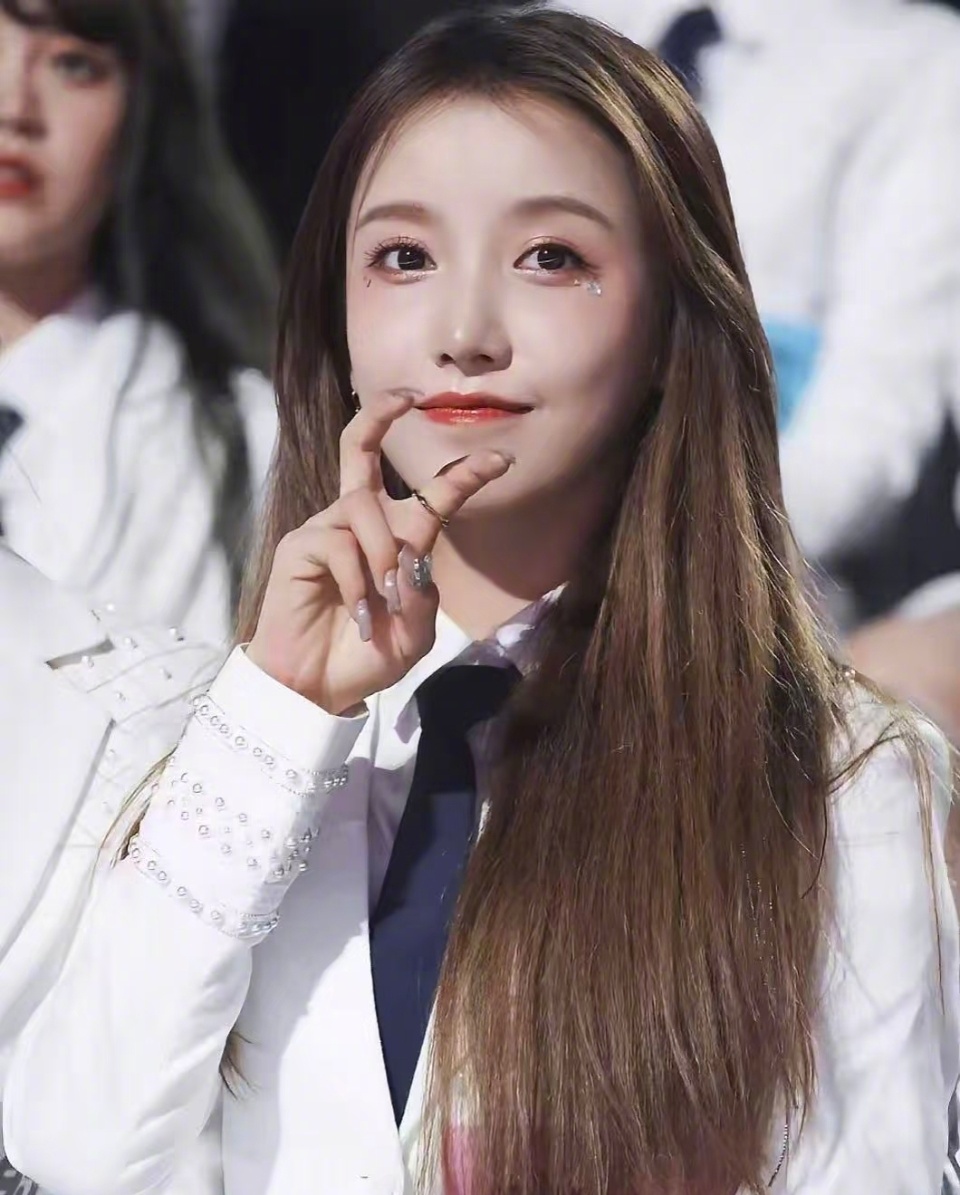 姜贞羽淘汰 没记错的话，姜贞羽当年在创造营时因伤退赛，能力确实是有，而且颜也征服