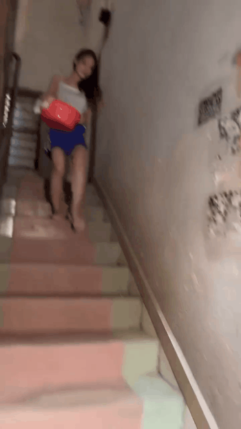 社会眼中的奢侈生活:豪车大牌衣服挥金如土的生活方式真正的奢侈品其实是:悠闲的早晨