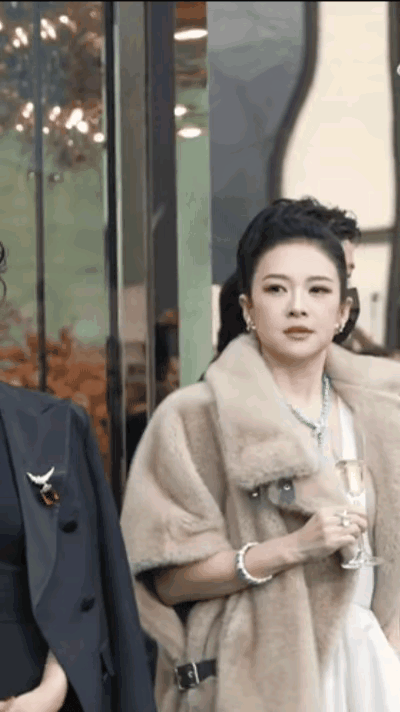 章子怡一个眼神就能说明蒂芙尼站位有什么问题