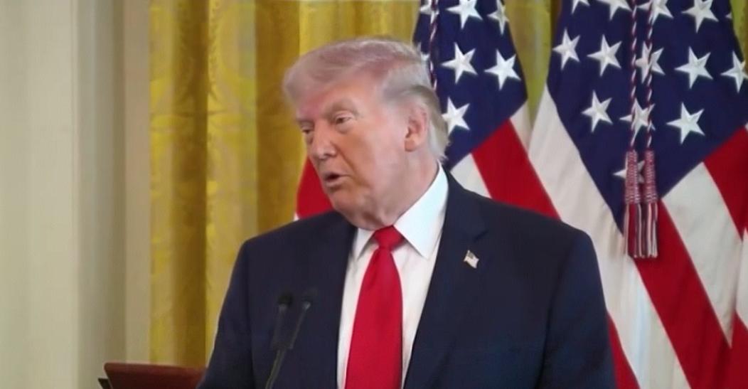 特朗普：“如果你们换成任何一位别的总统——以色列早就不存在了。”
 
“今晚9点