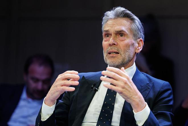 人去楼空，但债务犹在。荷兰那位即将卸任的首相斯霍夫，终于离开了舞台中心。然而，这