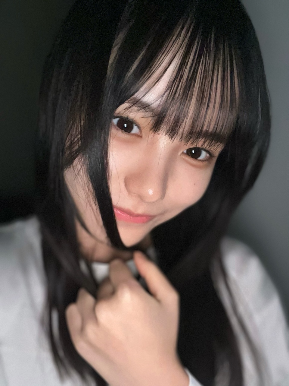 中川智尋「ももみが自撮りのポーズに迷ったら髪を顔にまきつけるっていってたから、ま