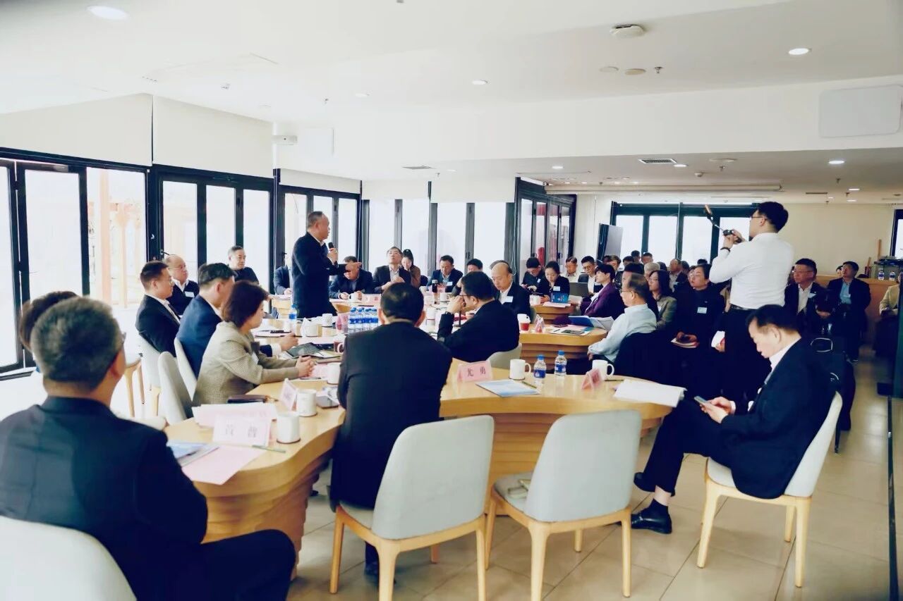 绿色智造产业沙龙成功举办来自中国联合装备集团、河南矿山进出口公司、新浪财经、伊利