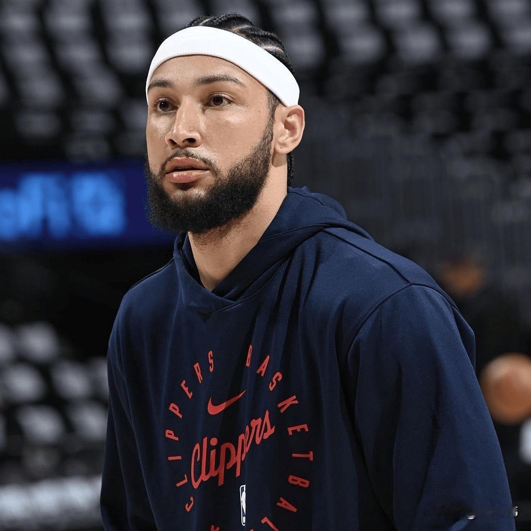 霍华德谈西蒙斯：

“西蒙斯还能在NBA找到工作，我认为，其他球队也可以考虑一下
