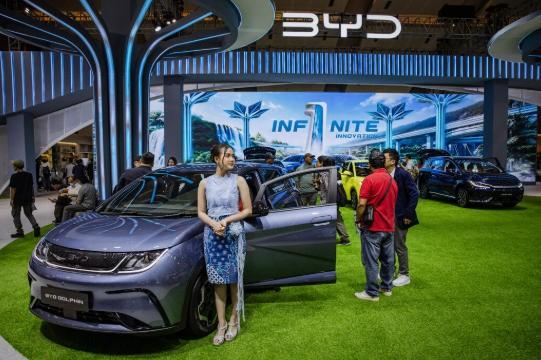 中国品牌在印尼火了！

《纽约时报》记者艾莎4月23号发了篇文章，说白了就一件事