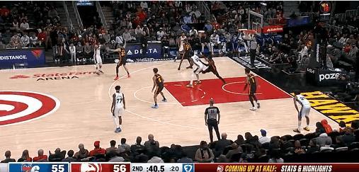 肘击！恩比德这人可太能装了！
在今天NBA常规赛费城对阵老鹰的第二节比赛中，恩比