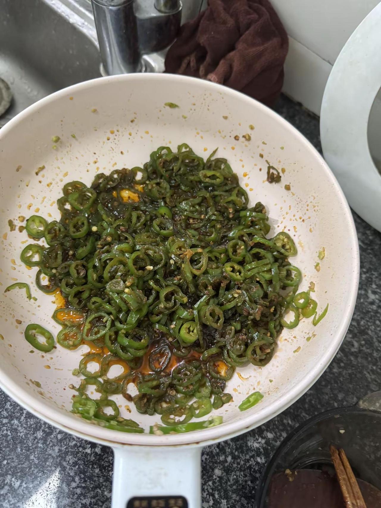 谁懂这一口的含金量🥹🥹🥹。陕西 辣椒 油泼辣子