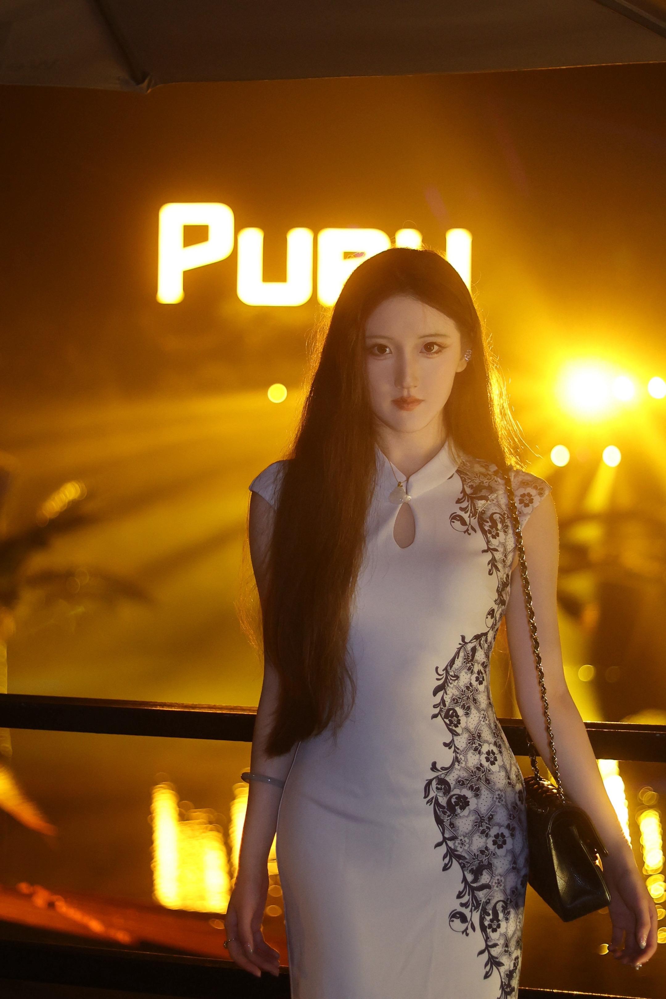 林黛玉勇闯dj现场。人间风雪缤纷，爱只是其中一个天气。