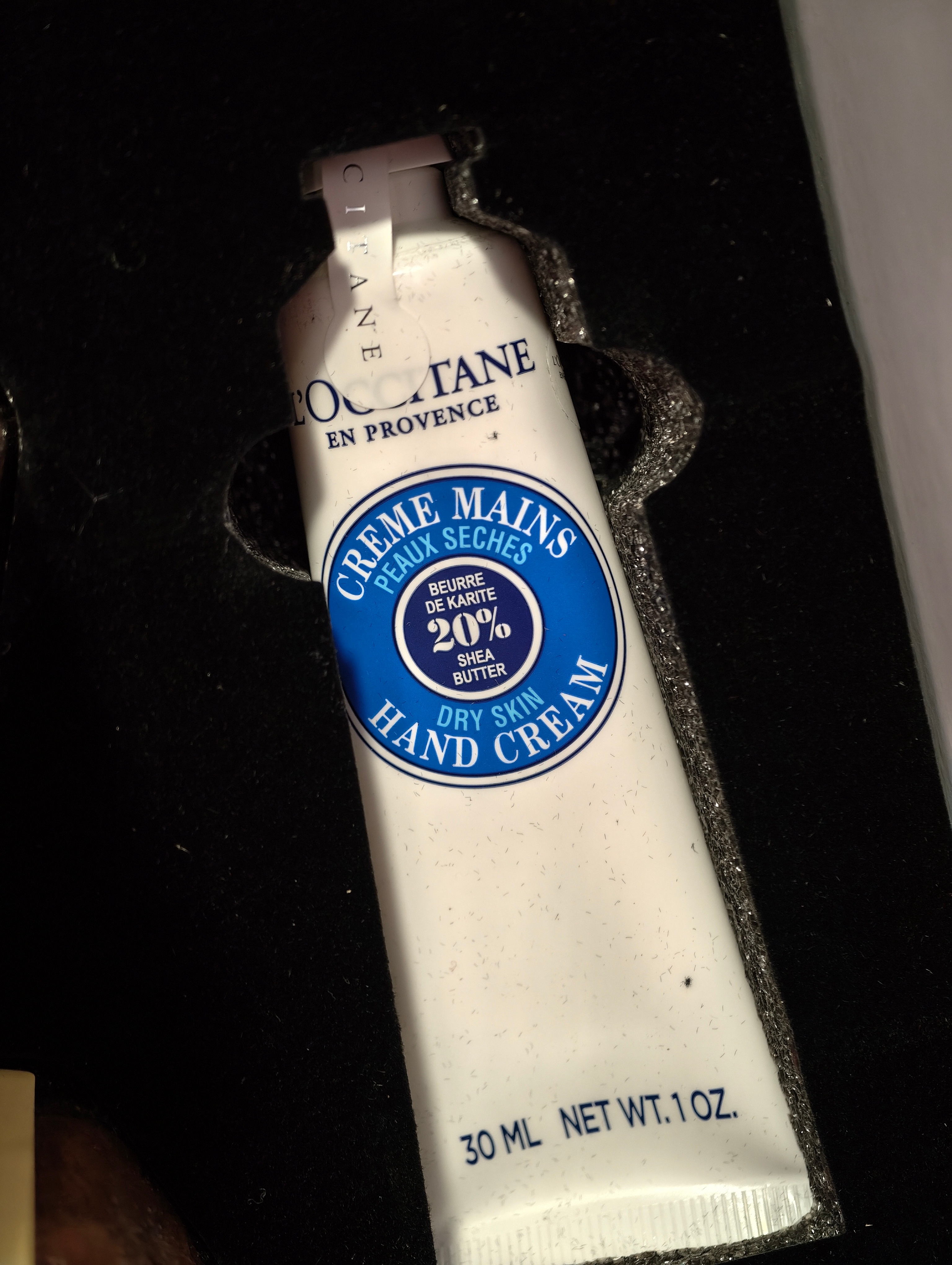 感谢极氪 Zeekr 的马年新春礼盒，香薰、坚果、护手霜很棒，孩子很喜欢！ 