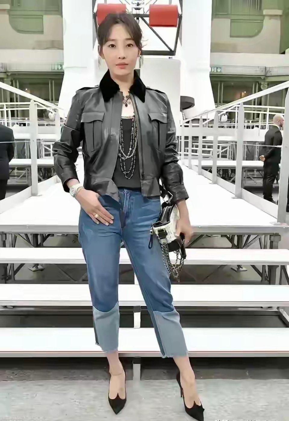 天哪她怎么变这样了！土掉渣！还不如农村妇女好看！ ​​​