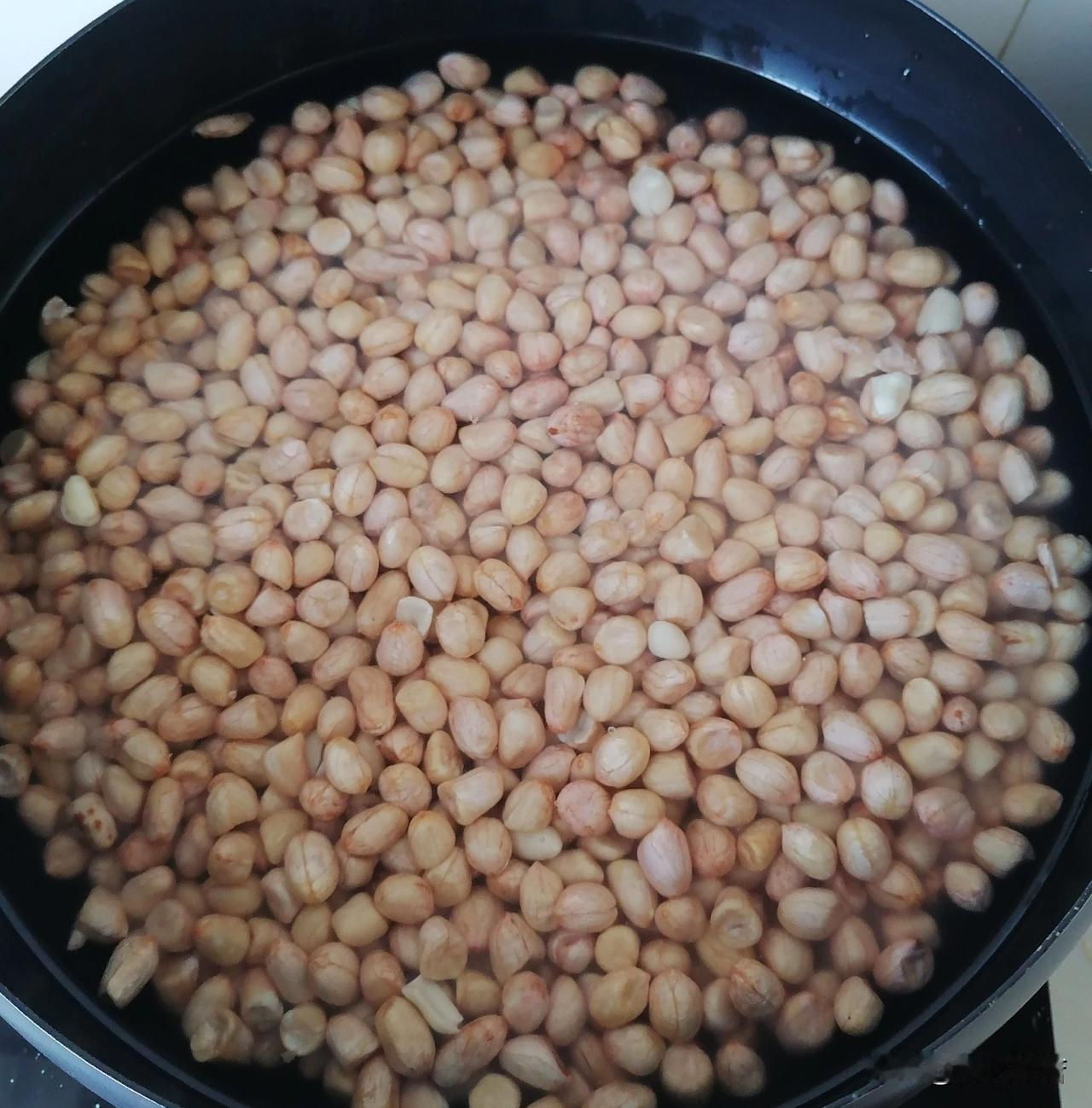 一边煮年货，一边听一段脱口秀，笑一笑，疲惫的感觉就消失了。

还是黄西的，开始：