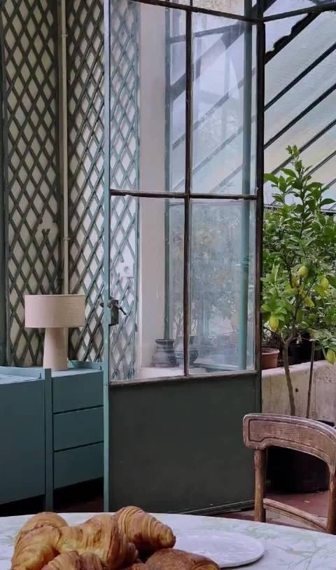 王一博权威已经无需多言，顶级男刊配顶级男人

王一博任申云摄影 | 王一博大风中