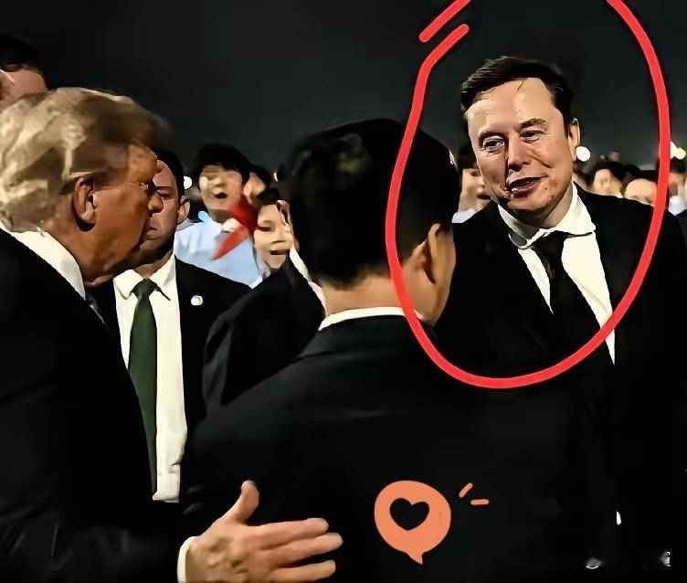 估计我们接机的人也有点懵，马斯克，你是不是走错片场了？

正常来说，这种正式的国