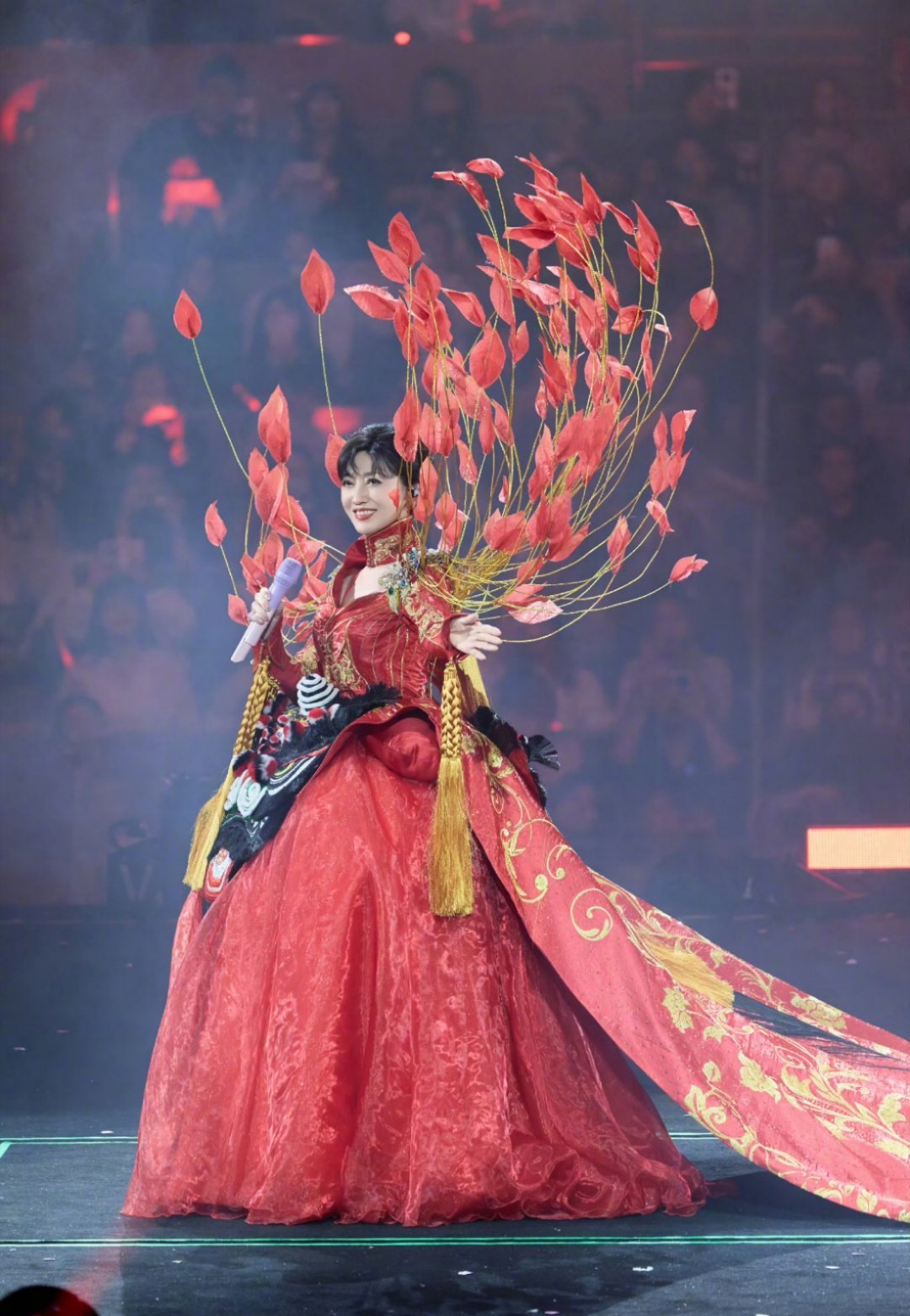 这首歌大合唱特别齐特别感人，赵雅芝姐姐你听到了吗程淮秀我永远追随你