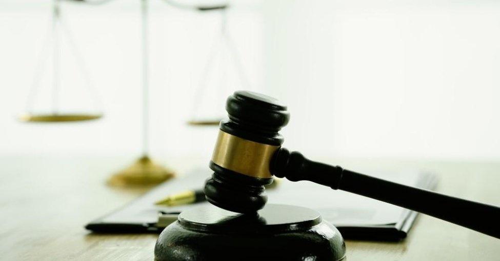 凤凰新闻【男子中午鱼刺卡喉、上班后不舒服抢救无效身亡，家属工伤诉求再审遭驳回】广