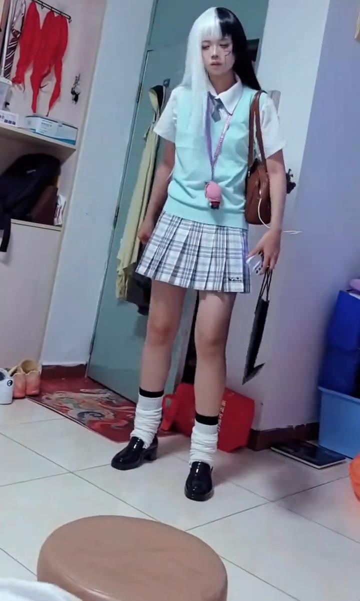 大小姐驾到，通通闪开，送你一个轰轰烈烈的退场，感谢本小姐大恩大德。