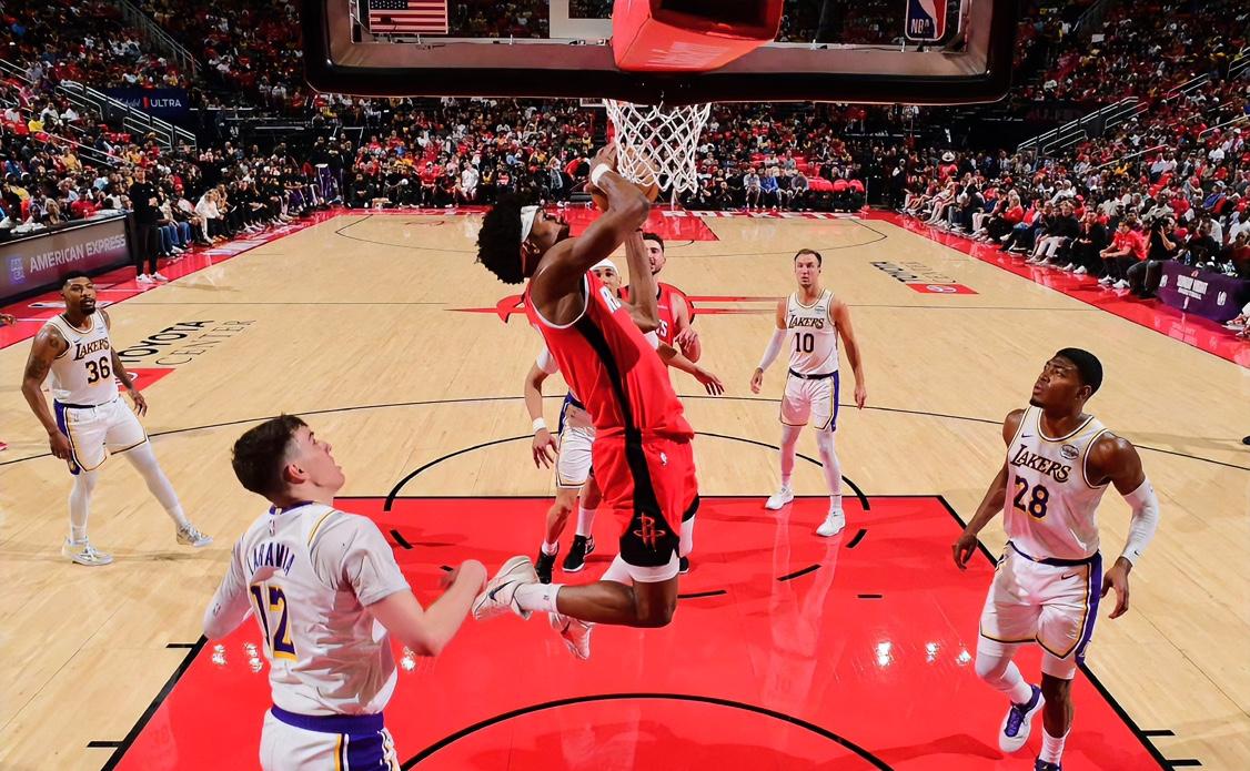 确实没劲儿了，三天后洛杉矶见！
湖人今天这比赛从艾顿罚出去那一刻就宣告结束，为什