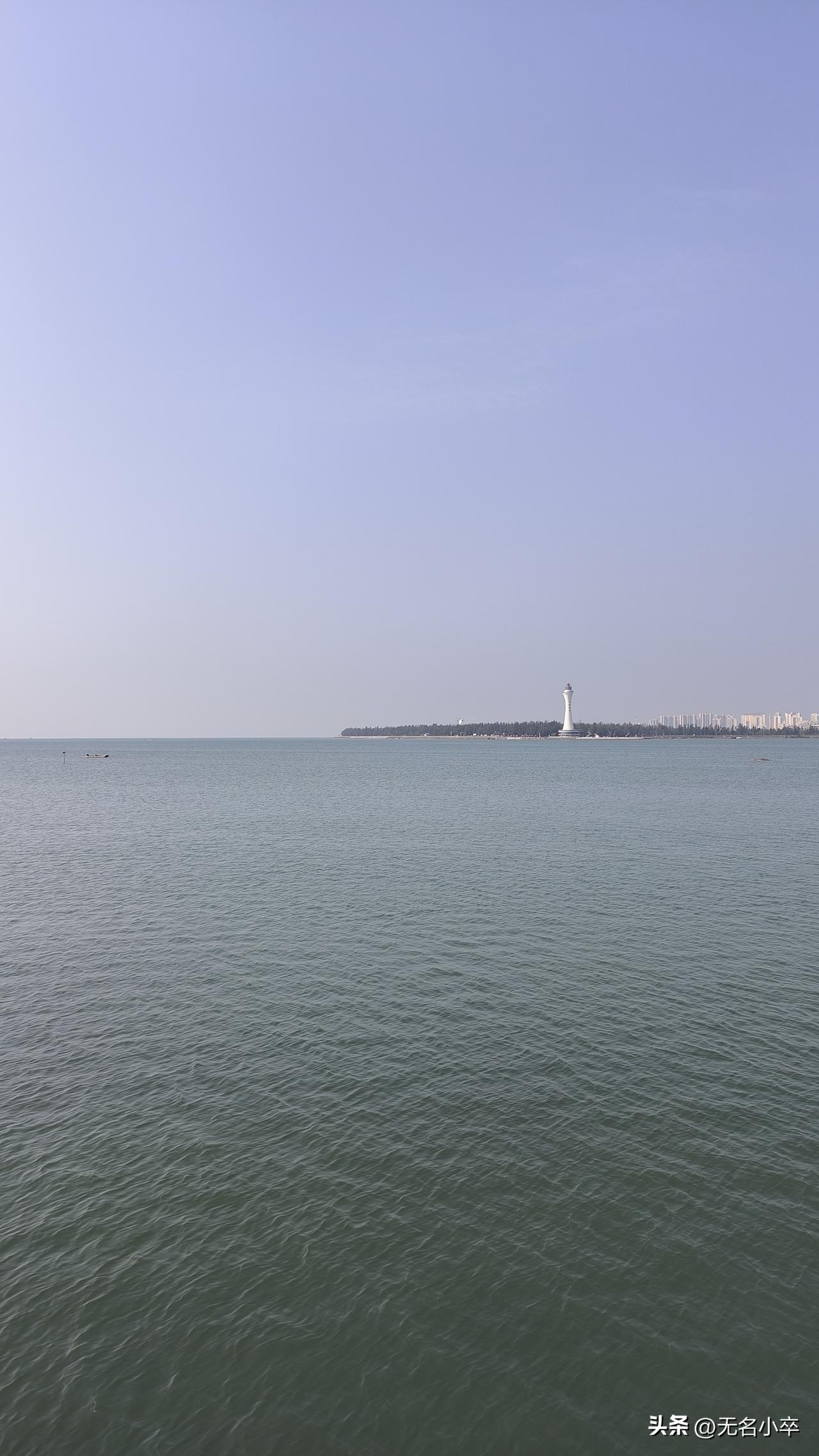 为什么要出去旅行？或许这是我见过最好的答案。
因为想看看心中想象的那个美好的世界