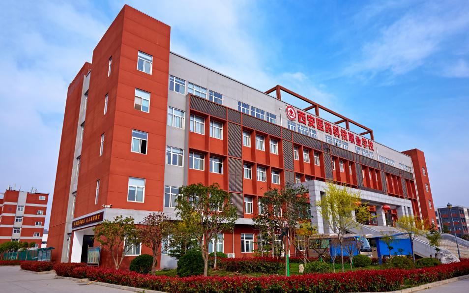 西安一职校学生被同学持刀捅伤，知情人称伤者已从ICU转至普通