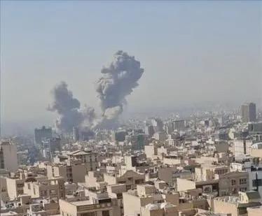 美以直接在白天发动空袭，压根无视伊朗的防空。虽然以前有报道称伊朗购买了最新的反隐