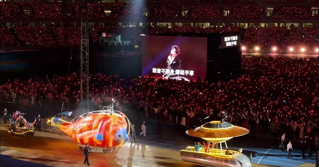 说实话，成年人很久没这么激动过了。看到花车巡游那一瞬间，我旁边的姐妹直接尖叫到失