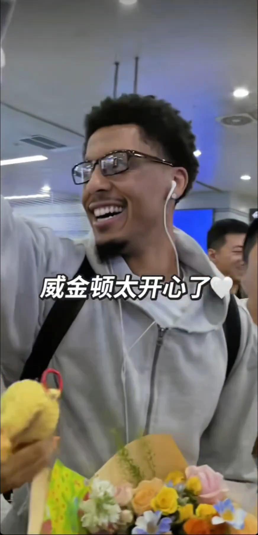 山西外援来得可真早呀！前天是大外援科尔纳利刚到，昨天小外威金顿又拍马赶到。过几天