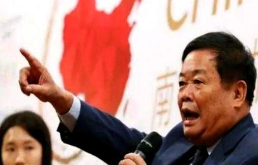 2017年，曹德旺与法国人谈合作，就在要签合同时，一位法国高管竟得意忘形地调侃中