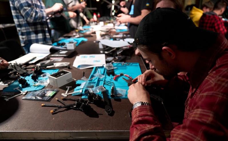 图文：乌克兰向盟国AI训练者开放每天9000架收集的数TB的战场数据

在全球战