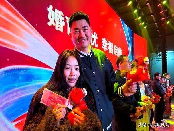 2月4日，武汉盛帆集团在年会上宣布为员工设立每年5天带薪恋爱假，同时向52名20