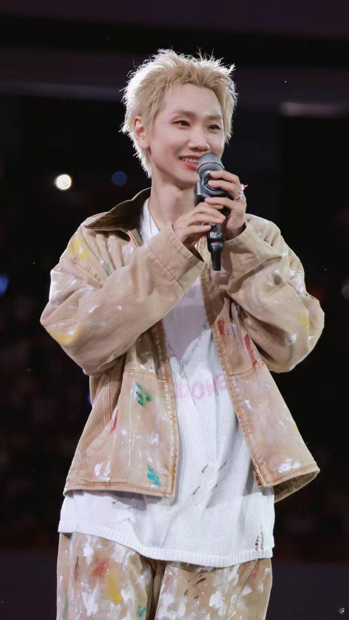 汪苏泷就是这样很火人又很好 汪苏泷演唱会场场大合唱人气拉满，下台还特意给守到最后
