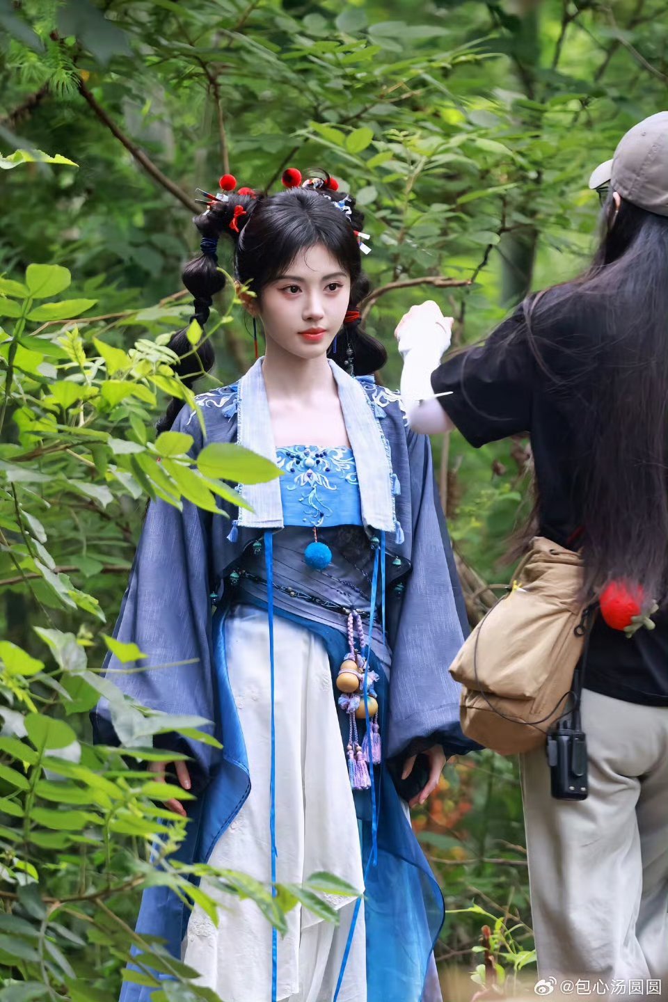 我也想抱抱这个萌物阿黛宝宝[期待][期待]鞠婧祎阿黛造型好多好多 ​​​